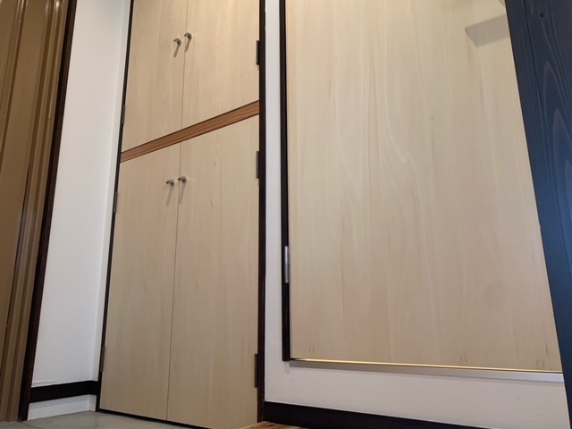 玄関　TV台