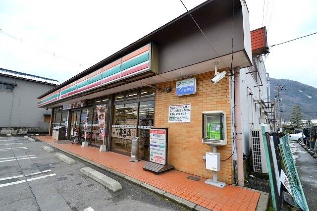 コンビニ　セブンイレブン広島可部南店（コンビニ）まで94m
