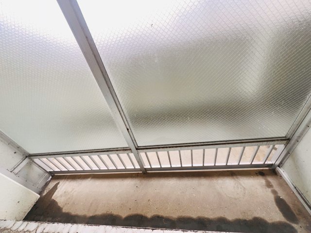 バルコニー　ドアについているので、大きな荷物も置くことができます。