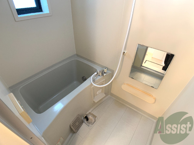 バス・シャワールーム　浴室です。バスタブが広くてゆったりできます。