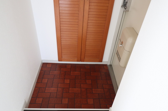 玄関　※別号室の写真です