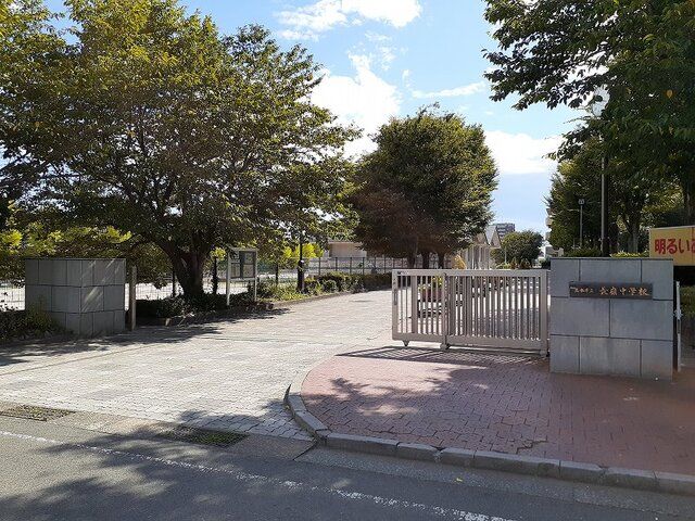 中学校　長嶺中学校（中学校）まで450m