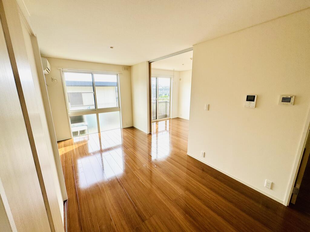 居室・リビング　※画像と反転タイプのお部屋です