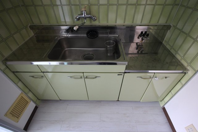 キッチン　同物件、別号室のものです。