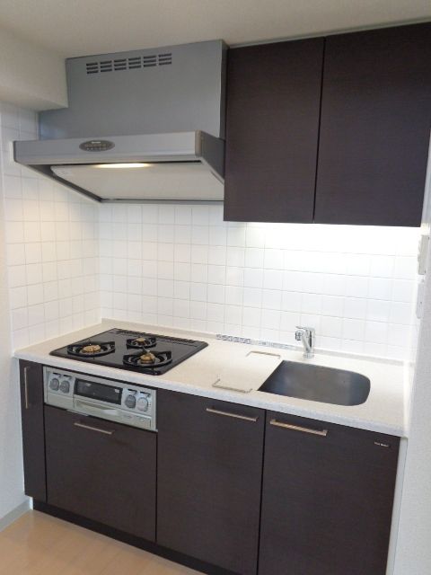 キッチン　3口ガスコンロ・グリル付