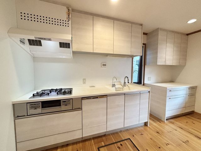 キッチン　食器洗浄乾燥機・浄水器・３口コンログリル