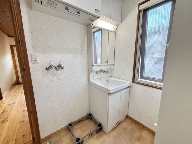 洗面設備　三面鏡・シャンプードレッサー