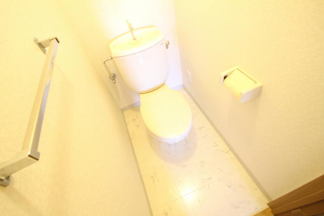 トイレ　※別号室の参考写真のため、現状優先です。