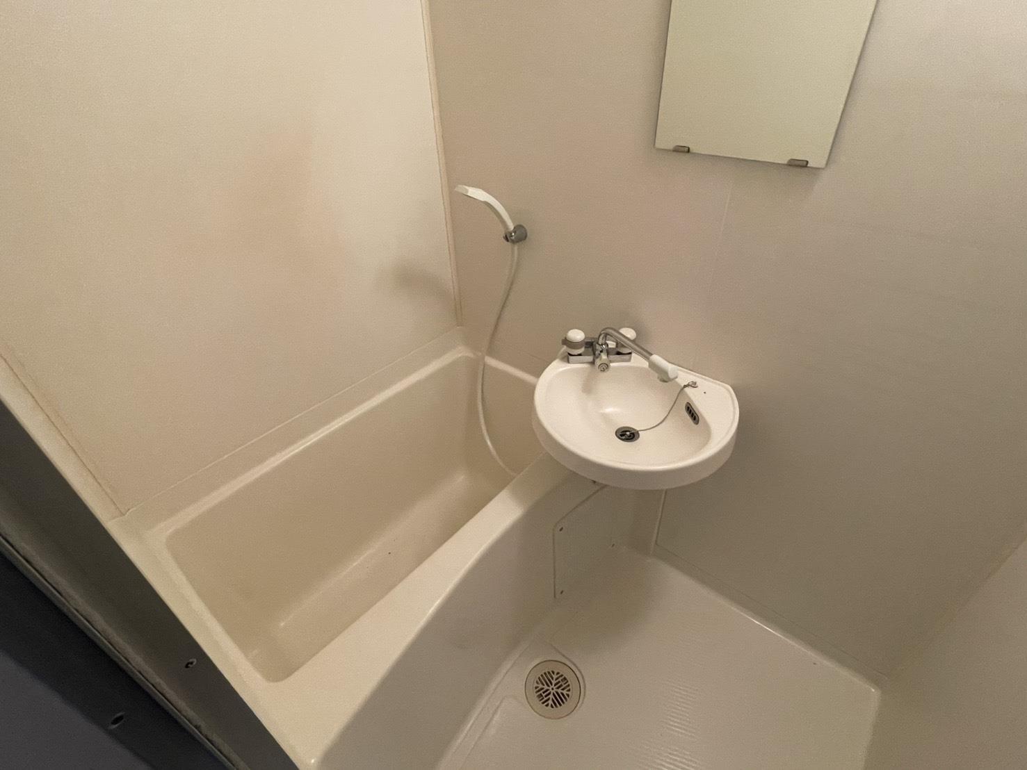 バス・シャワールーム　一日の疲れを癒して下さい。