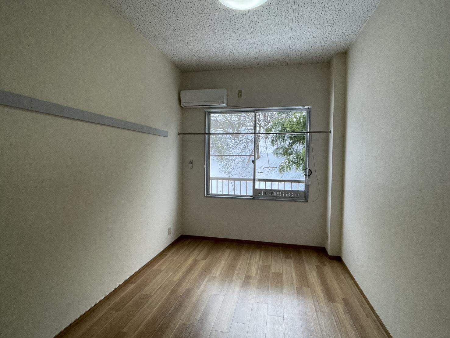 居室・リビング　南向きの明るい居室です。