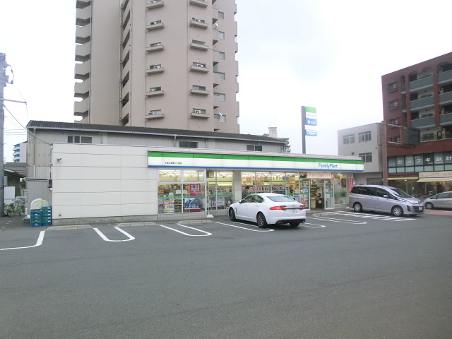 コンビニ　ファミリーマート小倉上到津二丁目店（コンビニ）まで281m