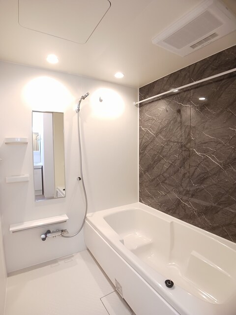 バス・シャワールーム　落ち着いた空間のお風呂です