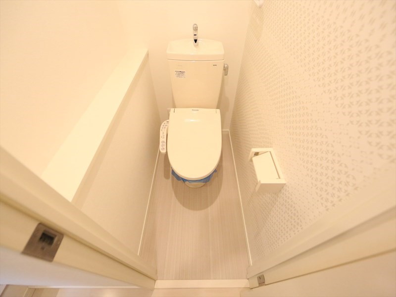 トイレ　温水洗浄暖房便座付トイレ