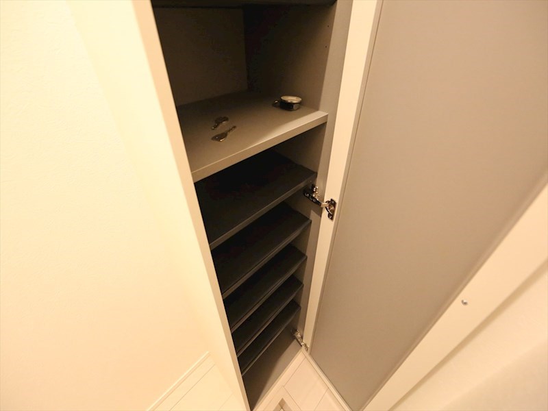 玄関　玄関　シューズボックス付（収納充実してます）