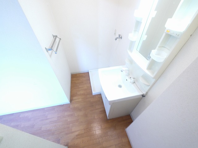 洗面設備　コンパクトで使いやすい洗面所