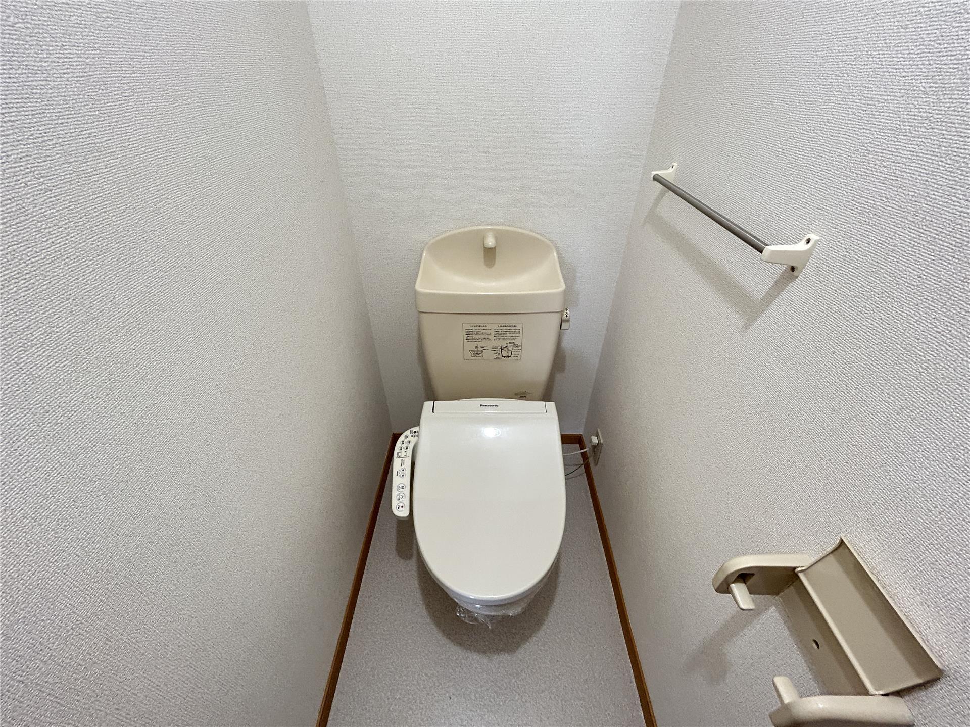 トイレ　温水洗浄暖房便座付トイレ