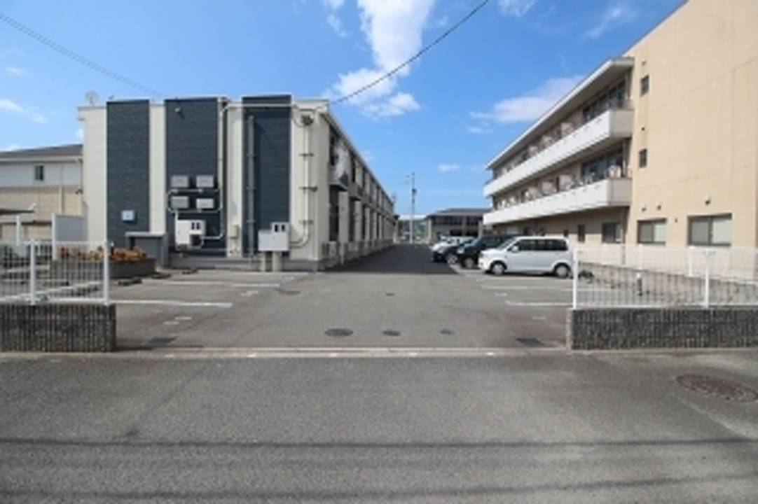 駐車場　駐車場