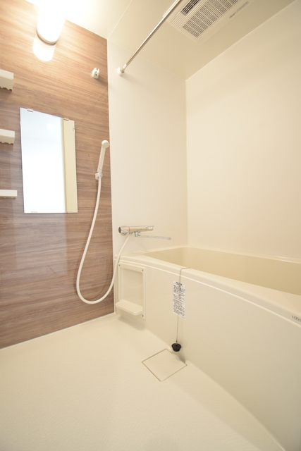 バス・シャワールーム　清潔感のある浴室です★