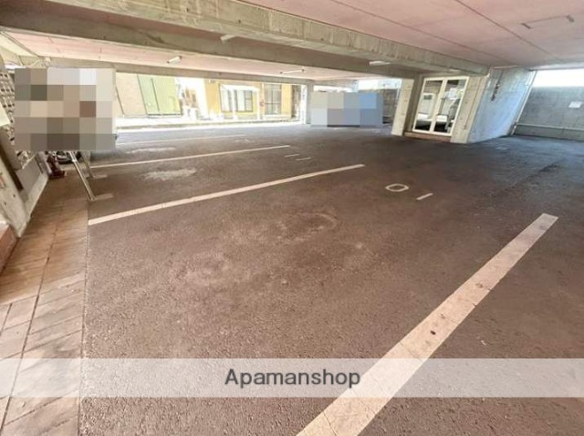 駐車場　エントランス