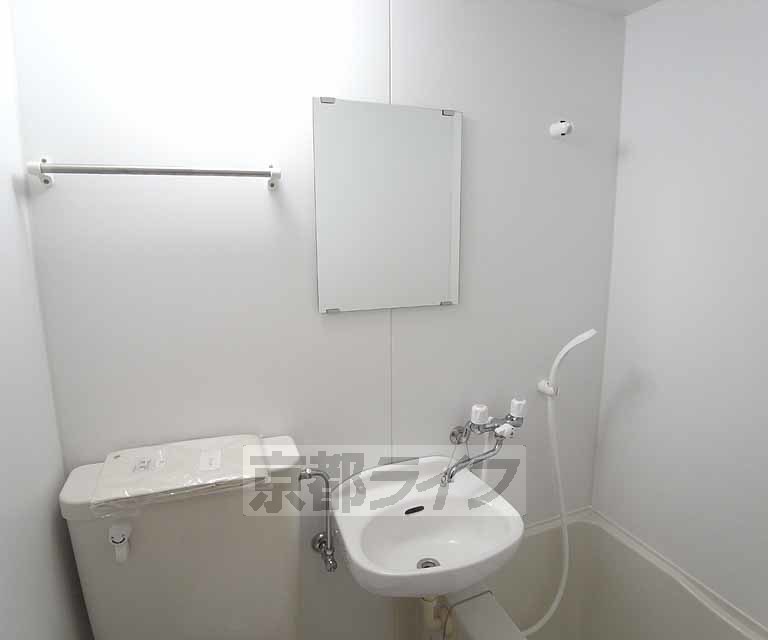 洗面設備　きれいな洗面台ですね。