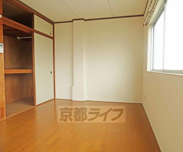 居室・リビング　広々とした室内です。