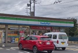 コンビニ　ファミリーマート川口戸塚店（コンビニ）まで261m