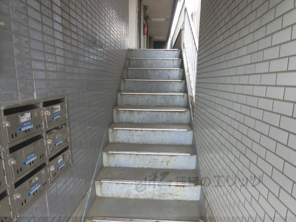 エントランス　階段