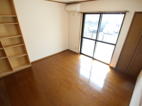 居室・リビング　※別部屋の写真です