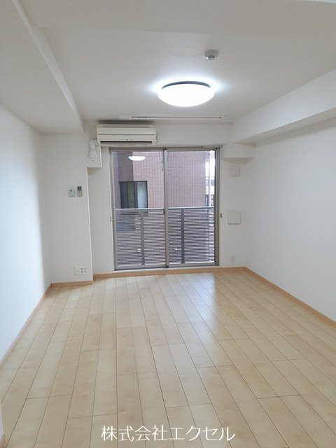 居室・リビング　明るいリビングです。