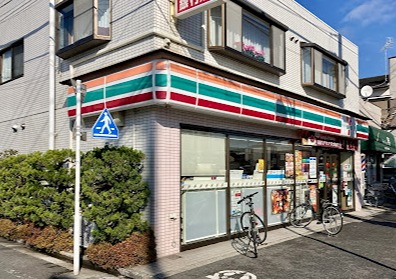 コンビニ　セブンイレブン中央６丁目店（コンビニ）まで301m