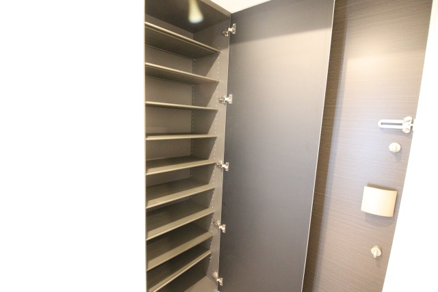 収納　※こちらは別の階の参考写真です