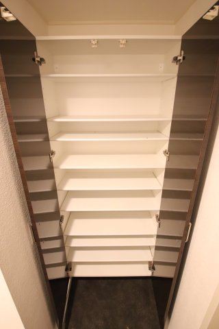 収納　シューズボックス