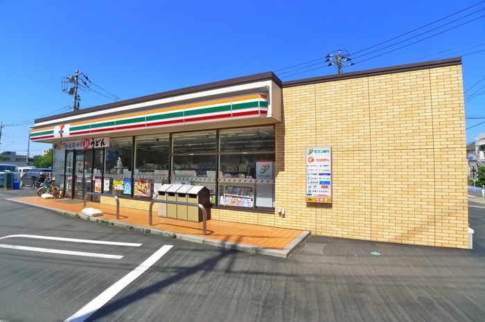 コンビニ　セブンイレブン（コンビニ）まで577m