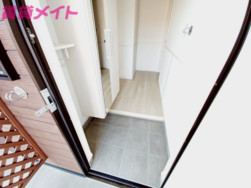 玄関　同型参考写真です。