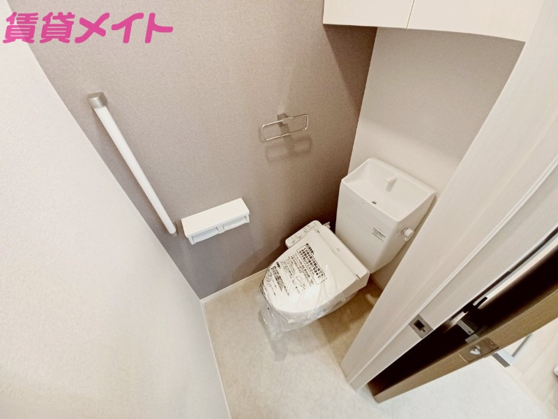 トイレ　同型参考写真です。