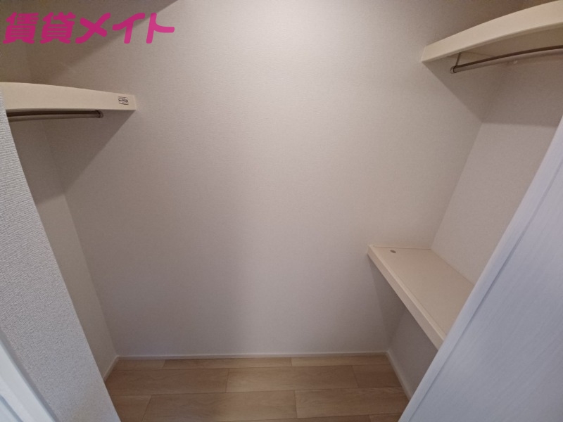 収納　同型参考写真です。
