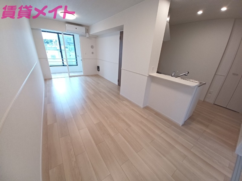 居室・リビング　同型参考写真です。