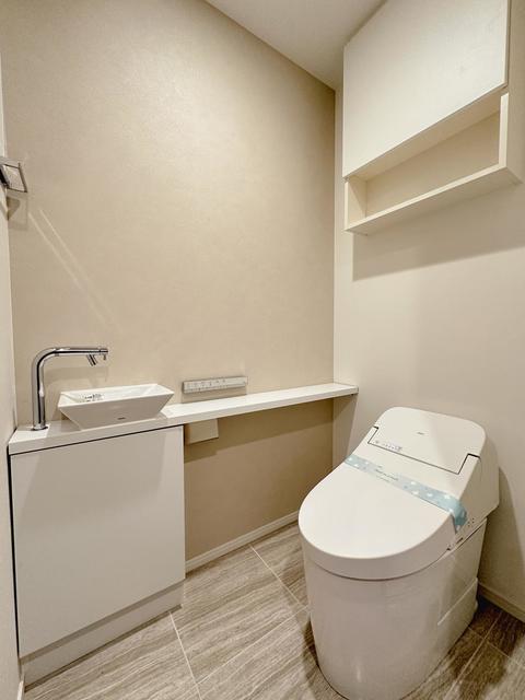 トイレ　※写真は同タイプ住戸です。