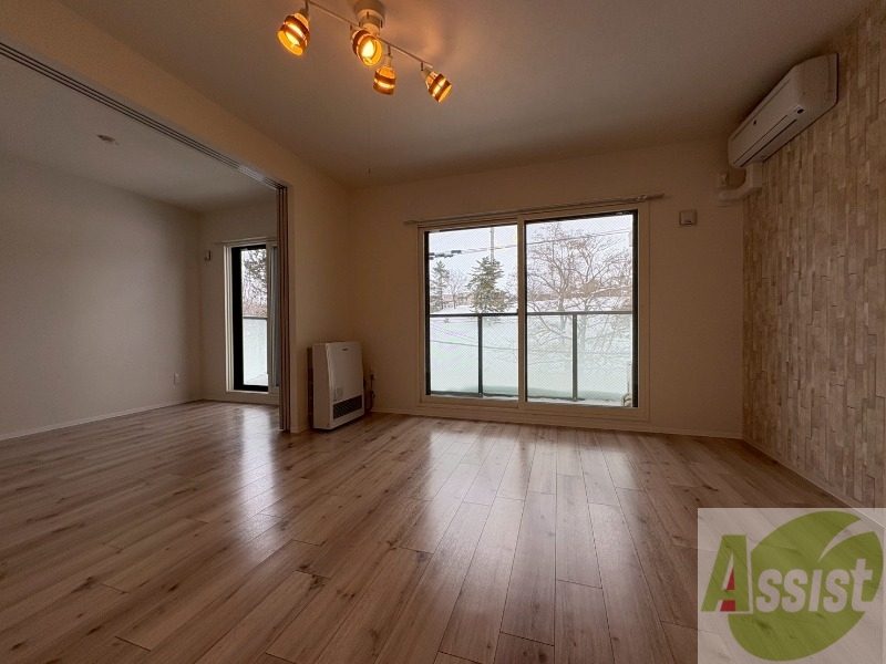 居室・リビング　広々としたリビングですね。使い勝手がよさそうですね！