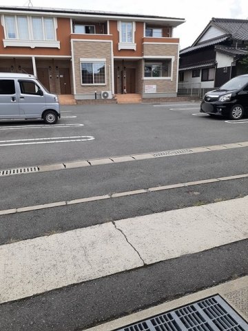 駐車場　駐車スペースもあります☆