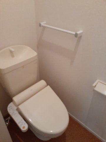 トイレ　嬉しい温水洗浄便座付き♪