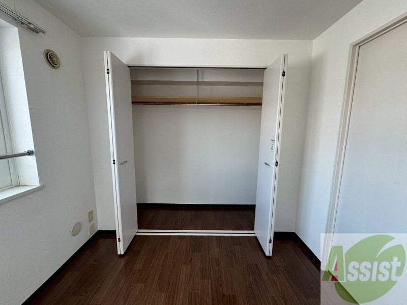 収納　寝室のクローゼットです。部屋がすっきり片付きます。