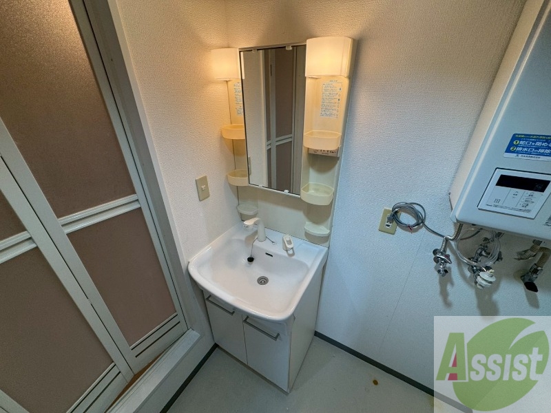 洗面設備　洗面台はこちら。身支度はここでばっちりですね。