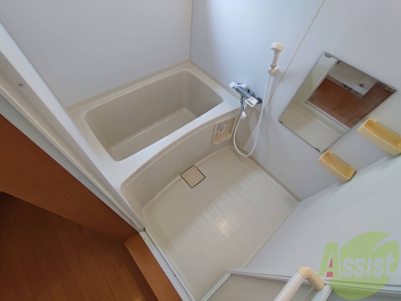 バス・シャワールーム　ユニットバスです。疲れを癒すのに欠かせませんね！