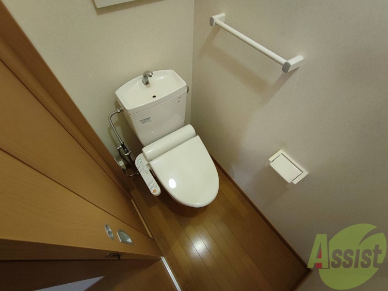 トイレ　こちらはトイレです。清潔感があり、安心して使用できます。