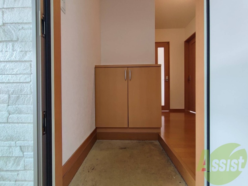 玄関　玄関の様子です。明るい印象ですね。気分もあがりそう。