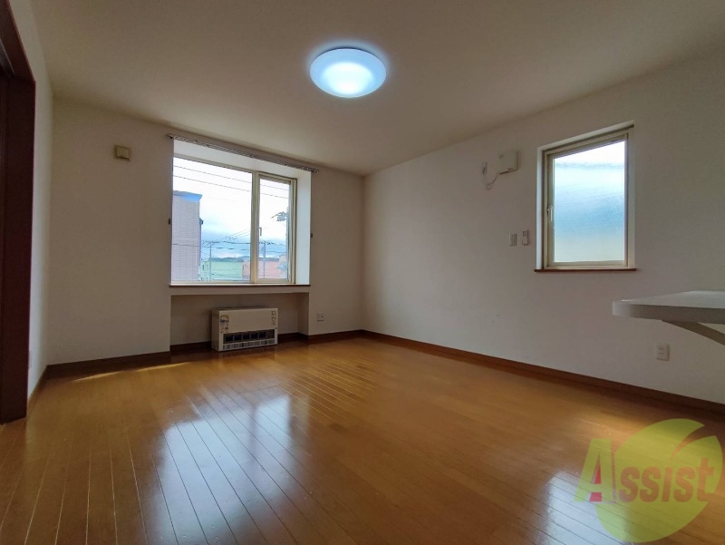 居室・リビング　広くてキレイなお部屋が広がっていて、充実した生活が送れそう。