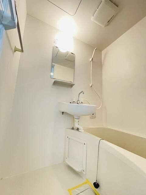 バス・シャワールーム　バストイレ別なので毎日快適♪