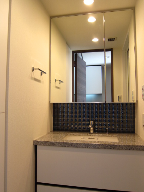 洗面設備　※別部屋の参考写真です。