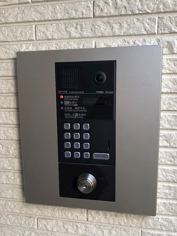 セキュリティ　不審者、勧誘員をシャットアウトできるオートロックです♪